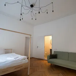 https://george-enescu-suites.bucharesthotelsnow.com